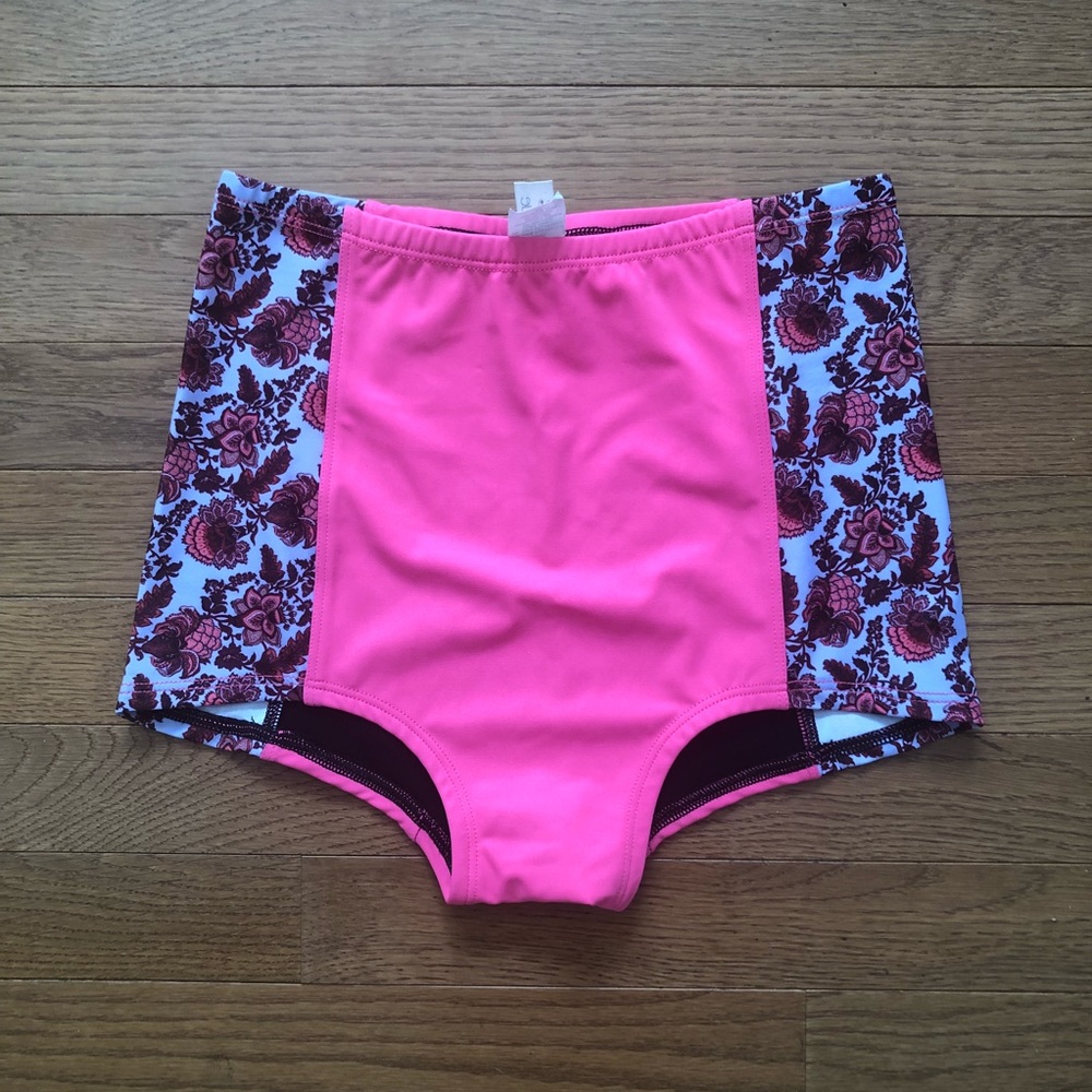 Onzie High Waisted Hot Yoga Shorts One Size